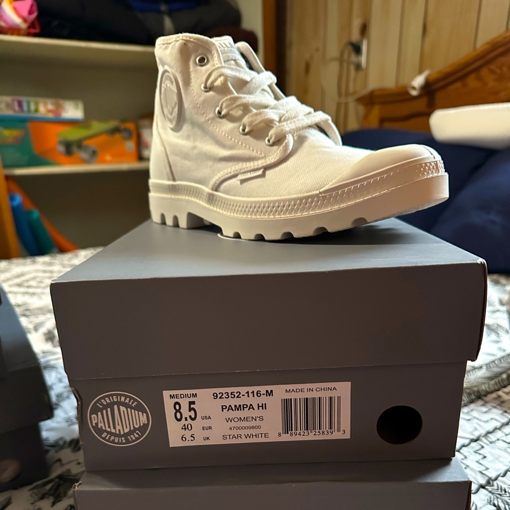 Palladium White Sneakers Rugged Canvas Design